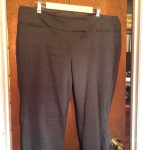 Torrid dark gray/ plaid size 16 short